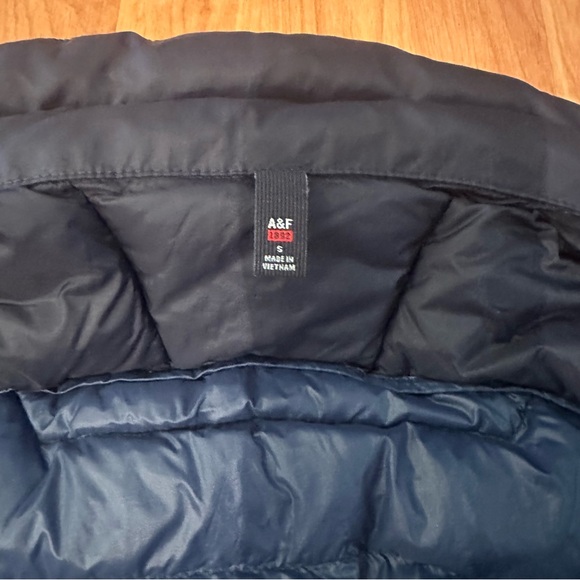 Abercrombie and Fitch Down Filled Puffer Vest with Logo - Picture 5 of 6